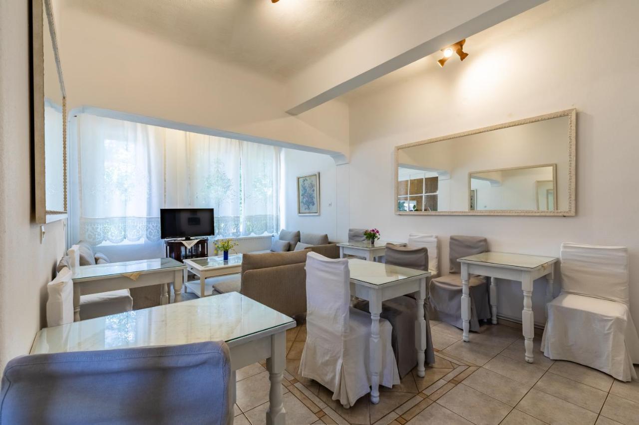 Regina Hotel Skopelos Town Ngoại thất bức ảnh