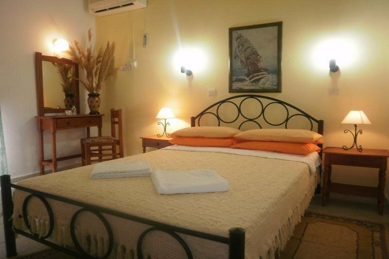 Regina Hotel Skopelos Town Ngoại thất bức ảnh